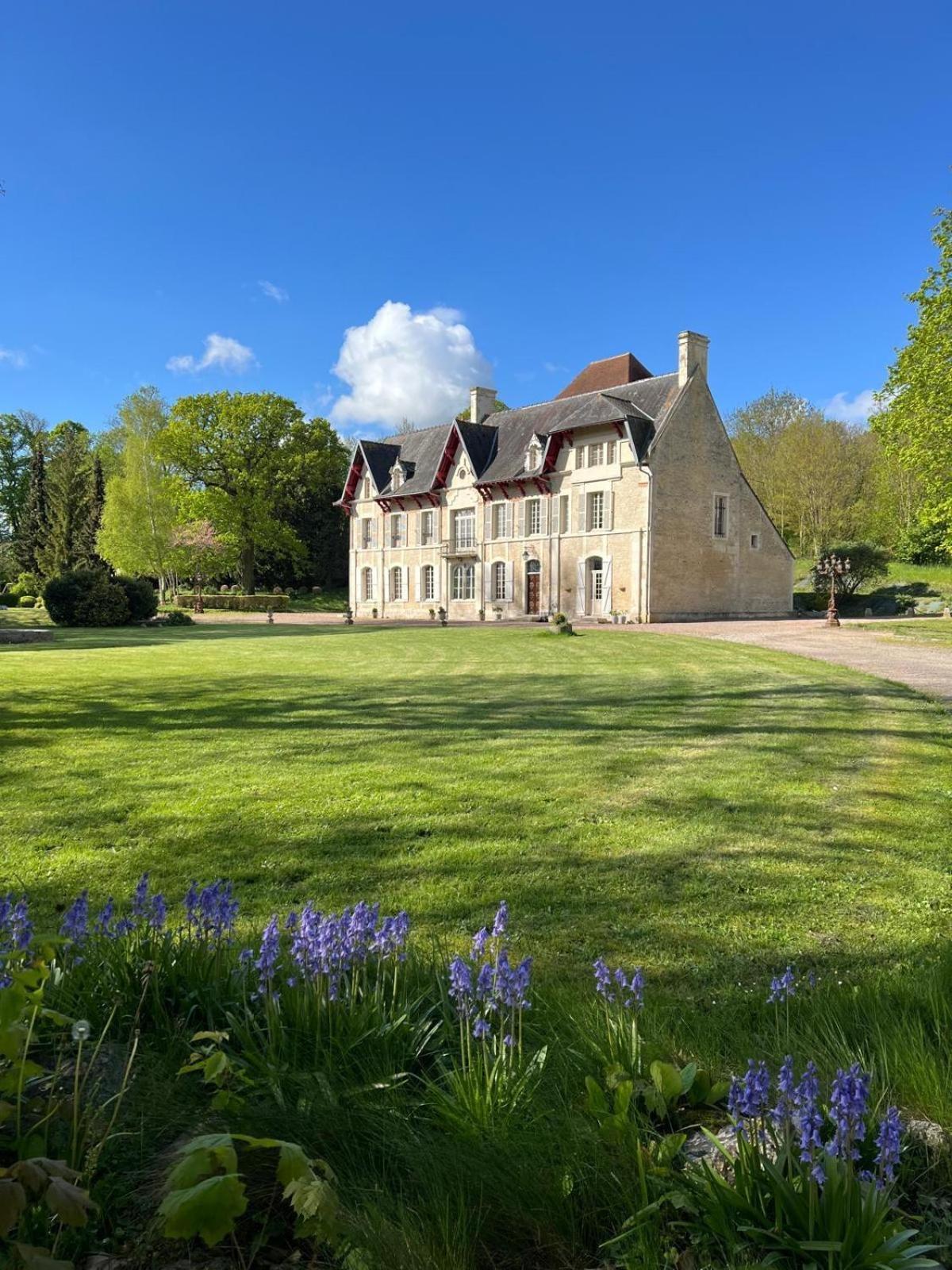 Château Du Mesnil Soleil , Et D'hôtes